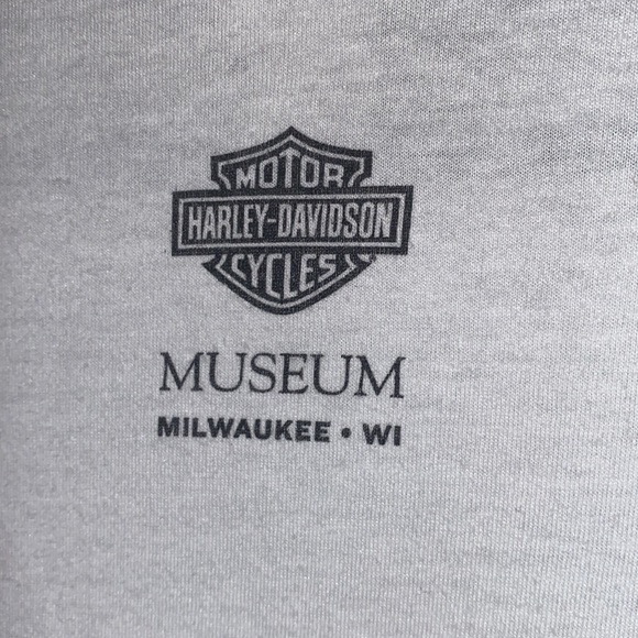 Harley-Davidson Museum Milwaukee, Wisconsin short sleeve T-shirt motorcycle - Picture 4 of 6